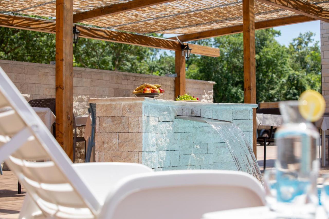 Hotel Natura Vilanija ภายนอก รูปภาพ