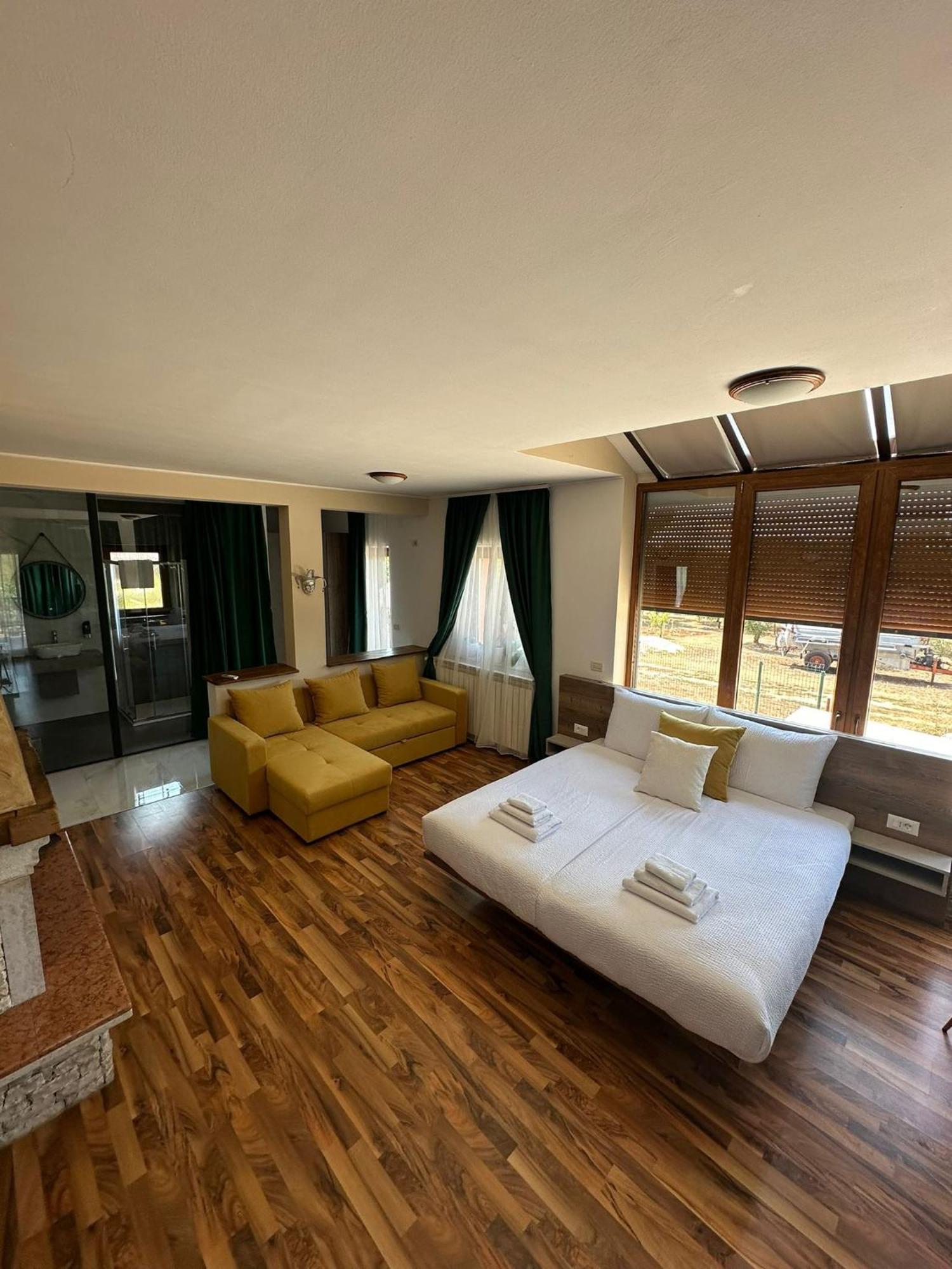 Hotel Natura Vilanija ภายนอก รูปภาพ