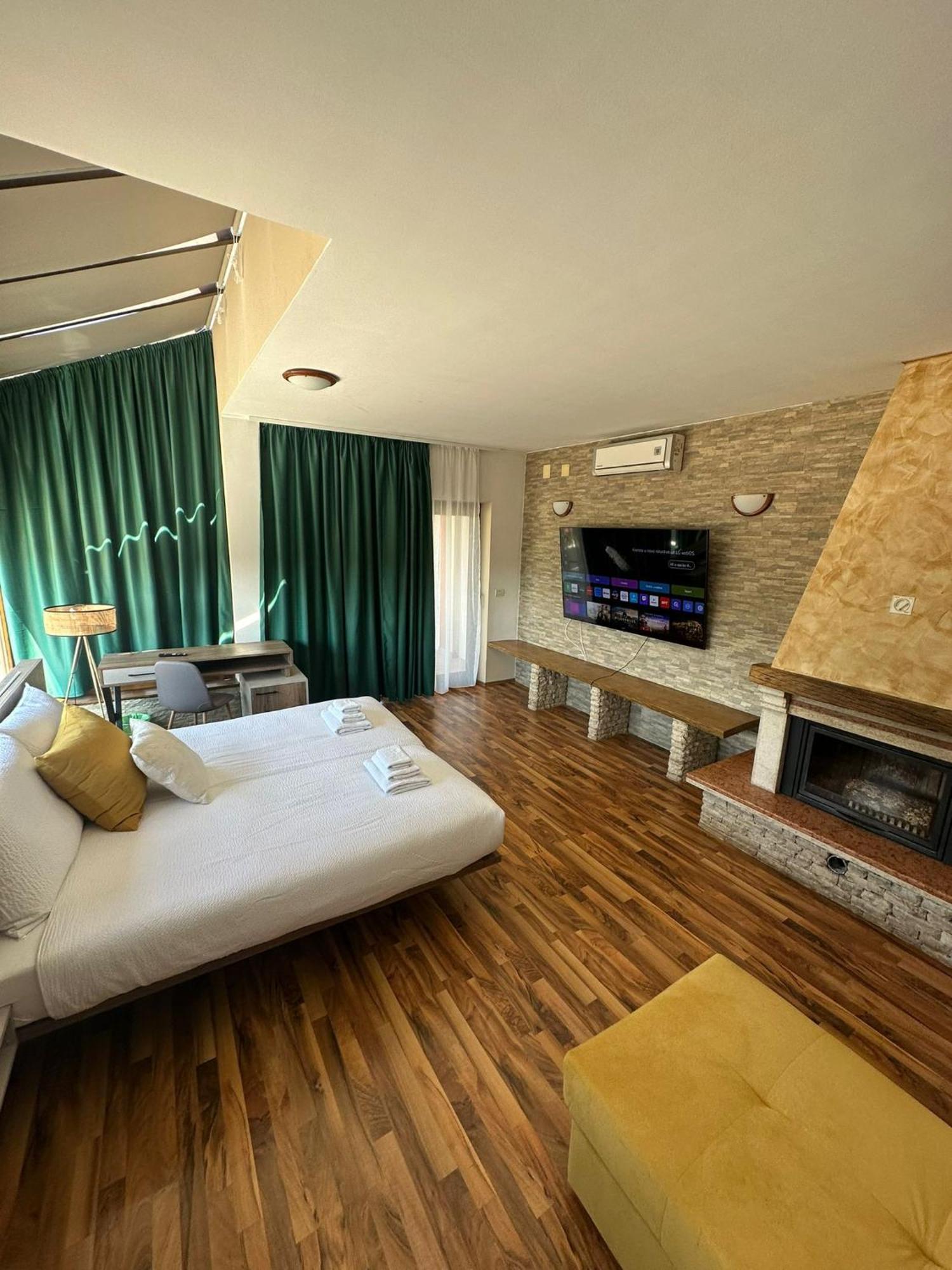 Hotel Natura Vilanija ภายนอก รูปภาพ
