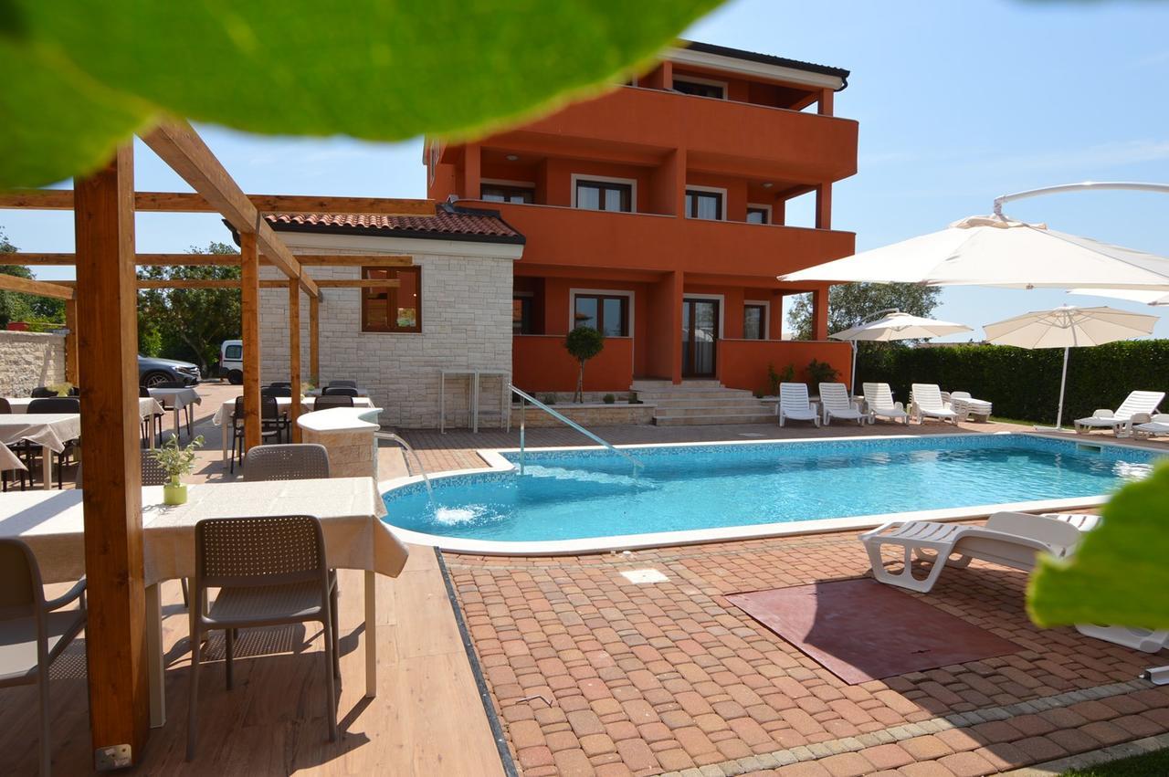 Hotel Natura Vilanija ภายนอก รูปภาพ