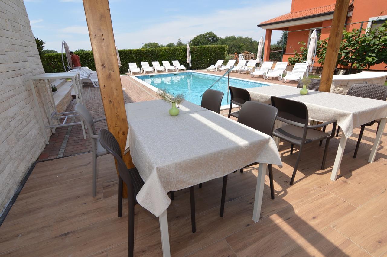 Hotel Natura Vilanija ภายนอก รูปภาพ