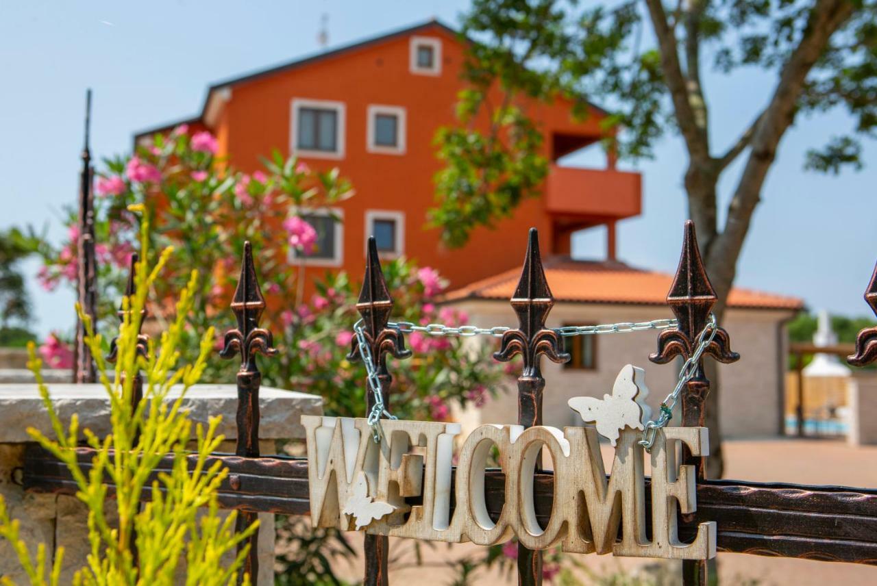 Hotel Natura Vilanija ภายนอก รูปภาพ